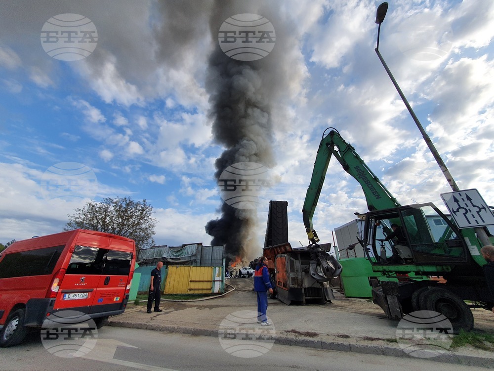 Варна - пожар в пункт за отпадъци