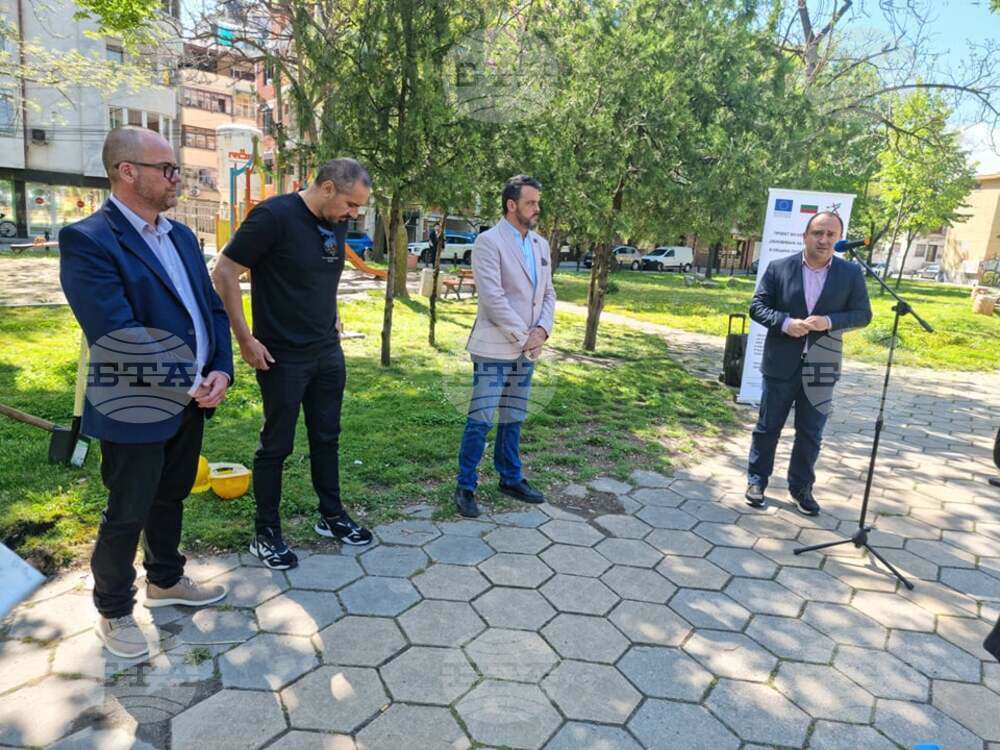 Започна реконструкцията на площад "Житен пазар" в Пловдив