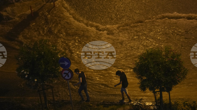 Северозападна Гърция продължава да е обхваната от проливни дъждове, предизвикващи наводнения и свлачища 