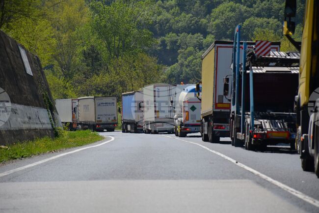 От днес до 27 юни ще бъде ограничено движението на камиони по участъци в Северна България заради температури над 35 градуса