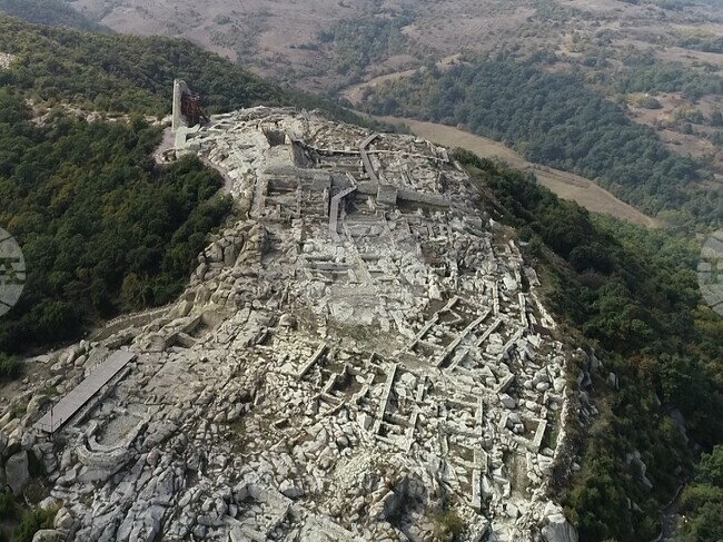 Скалният град на Перперикон е сред шестте проекта, които ще се състезават за наградата на публиката в „Сграда на годината“