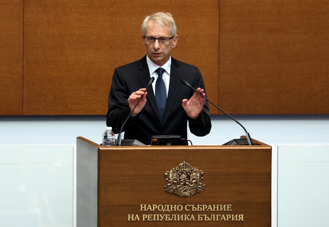 Направен е оглед на щетите на 56 пострадали обекта в община Царево, подадени са десет заявления за помощ, заяви премиерът Николай Денков