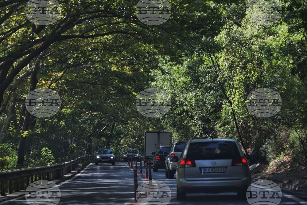 Кресна - автомобили - трафик