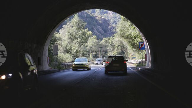 Възстановено е движението в Кресненското дефиле, което бе ограничено заради паднала на пътя земна маса 