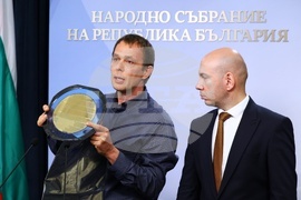 Парламент - Възраждане - брифинг