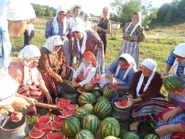 В силистренското село Смилец започна подготовката за традиционния Национален фестивал на динения маджун