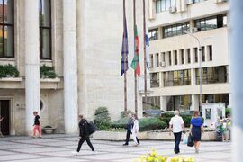 Бургас - ден на траур - свалени знамена