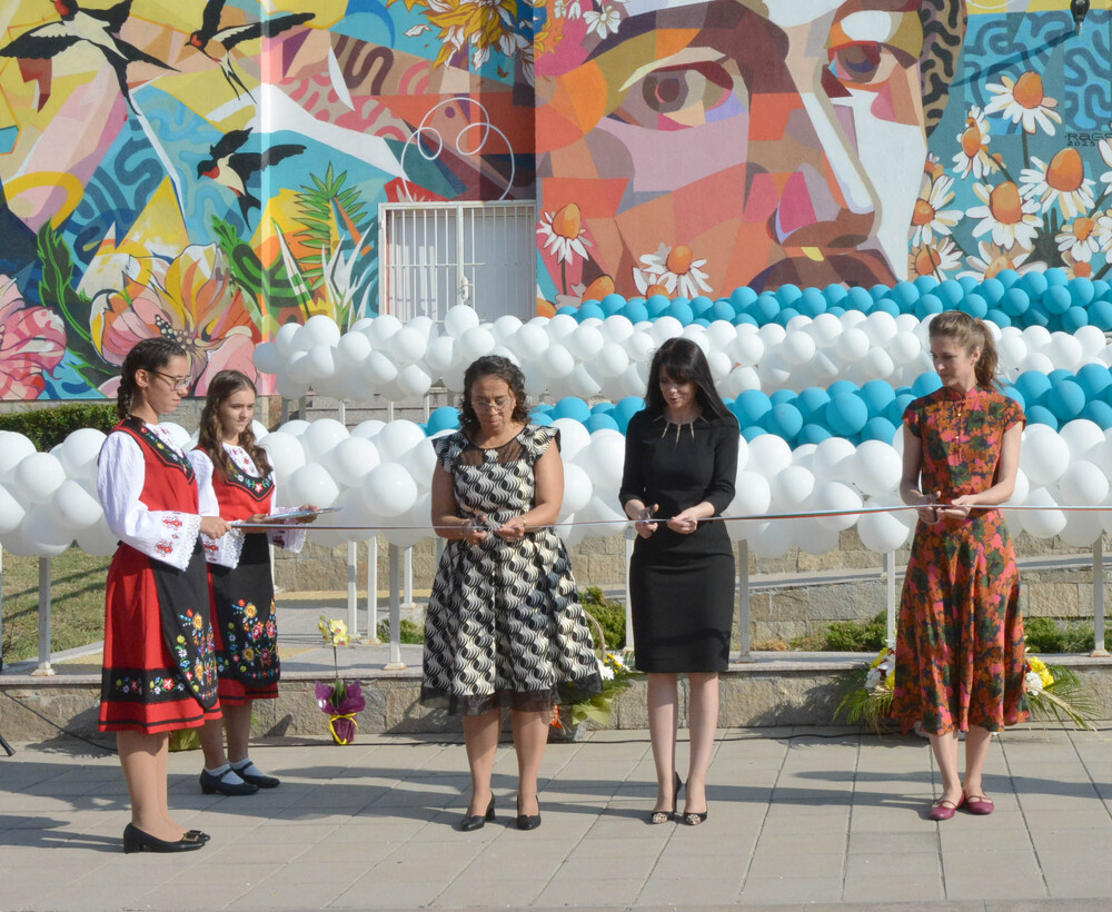 ОУ „Шандор Петьофи“ Хасково празнува 50 години от създаването си и представя официално най-големия стенопис върху сграда на образователна институция