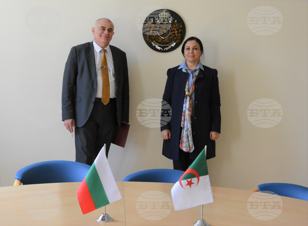 Social Policy Minister Meets with Algerian Ambassador