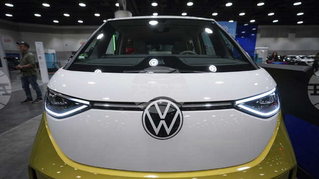 Норвегия става първата страна след Германия, където ще има безпилотни таксита на "Фолксваген" 