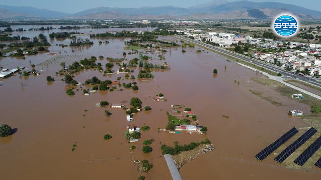 Водите в наводнения град Лариса продължават да се покачват