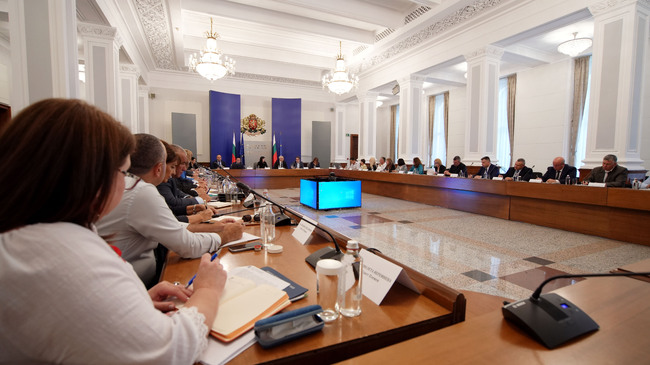 Областна администрация Разград: Областният управител на Разград Владимир Димитров участва в среща на министър-председателя с областните управители в страната