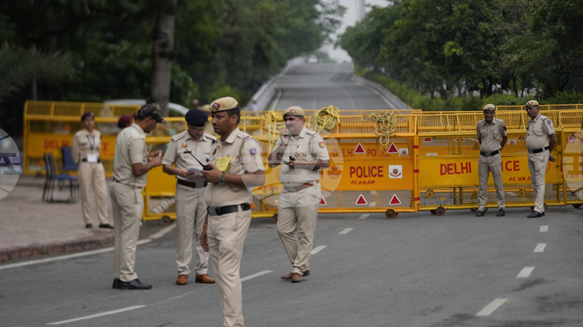 ПТИ: Петима полицаи пострадаха по при акция по премахването на незаконни постройки в района на Джамия в Делхи