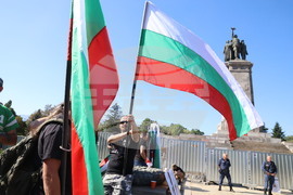 Паметник на Съветската армия - протестиращи