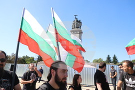 Паметник на Съветската армия - протестиращи
