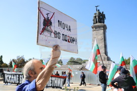 Паметник на Съветската армия - протестиращи