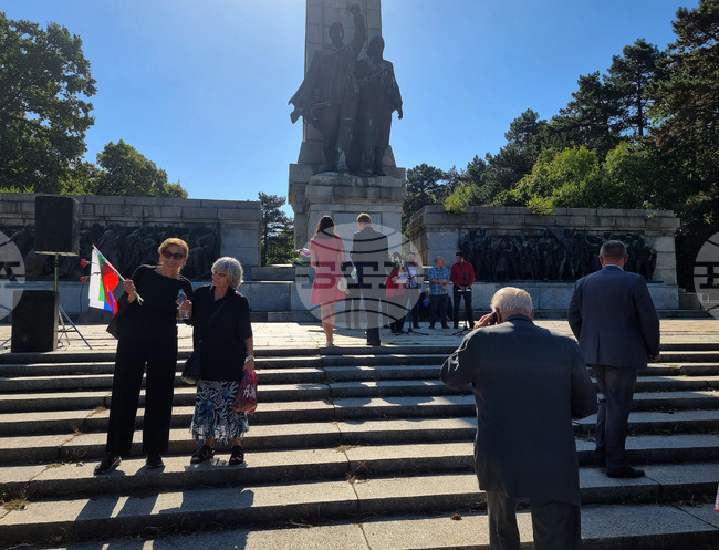 Братска могила - годишнина - отбелязване