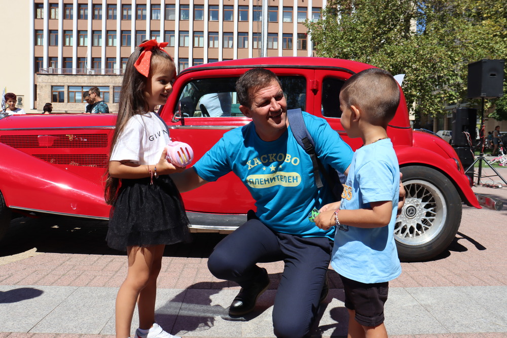 Рекорден брой участници на Ретро автомобилен парад Хасково 2023 