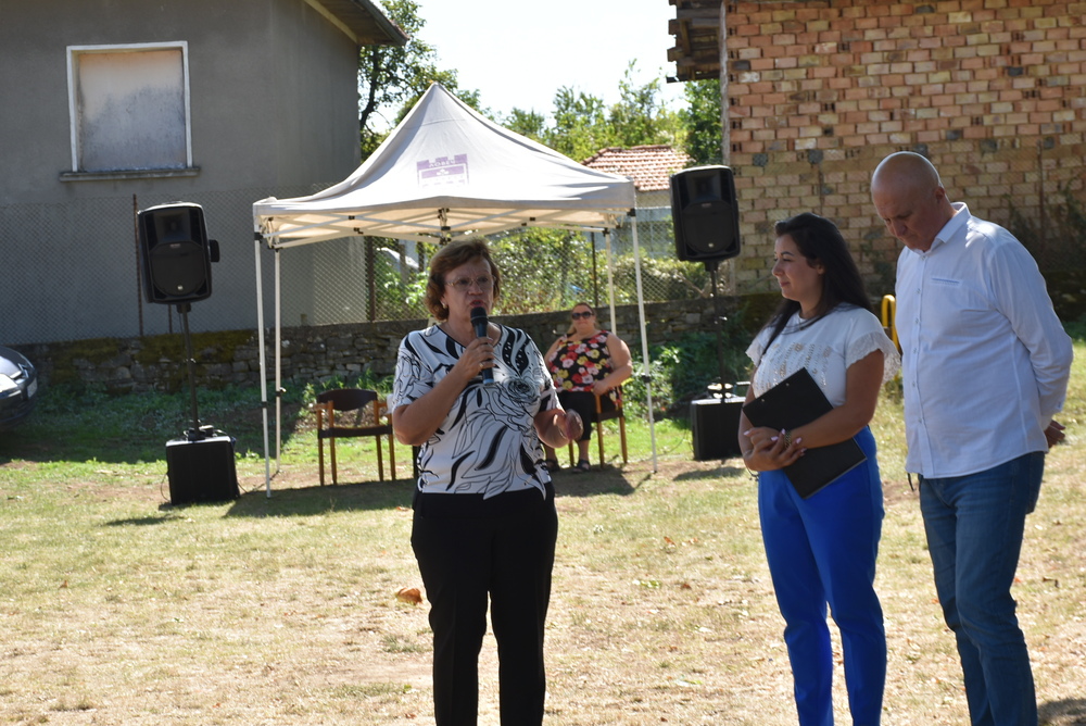 Община Ловеч: Жителите на Скобелево отбелязаха своя празник с тържество в двора на ремонтираното читалище