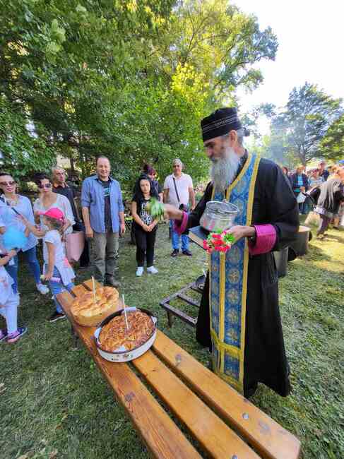 Столична община, район Панчарево: Бистришкият манастир „Св. Йоаким и Анна“ отбеляза деня на богоотците със света литургия, водосвет и курбан за здраве