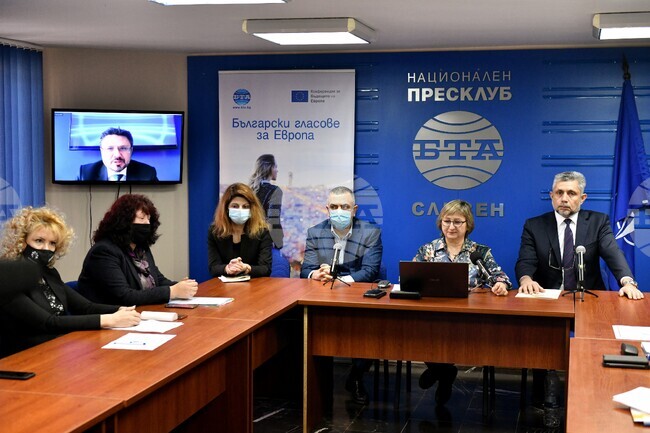 Кирил Вълчев: Решението за противодействие на уязвимостта на ромите е образованието 