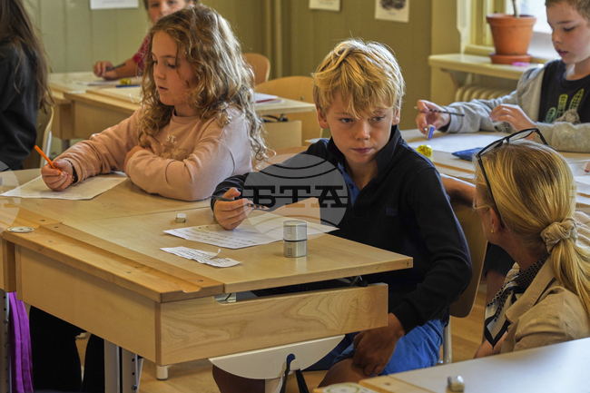 Учебната година в Черна гора започна днес с предупредителна стачка