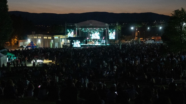 Община Благоевград: Пълен парк „Македония"! Цеца Величкович и Ивана с грандиозен концерт в Благоевград. Хиляди пяха с двете звезди