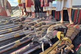 Петрич - изложба на автентични оръжия и носии