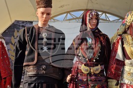 Петрич - изложба на автентични оръжия и носии