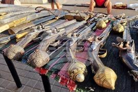 Петрич - изложба на автентични оръжия и носии