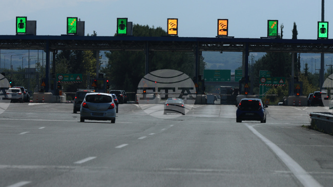 Български шофьор на камион е задържан в Гърция за движение в насрещното платно на магистралата