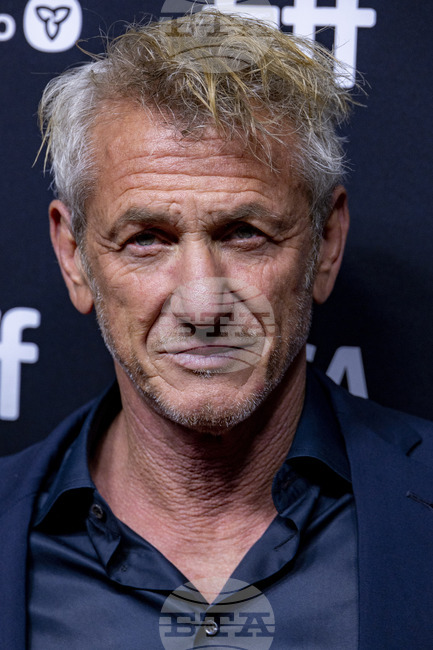 Шон Пен получи „железен Оскар“ по време на посещението си в Украйна