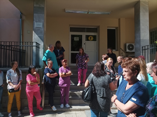 Работещи в болница „Шейново“ подкрепиха д-р Румен Велев, поискаха законна и открита процедура за избор на директор