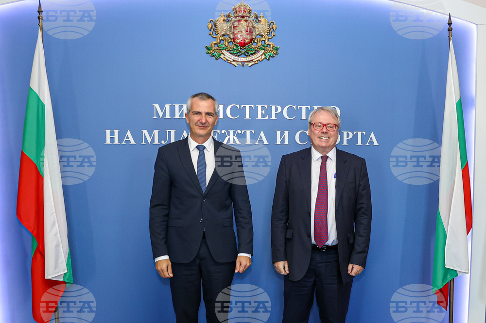 Bulgarian Youth and Sports Minister Dimitar Iliev Meets French Ambassador Joël Meyer