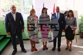 Мария Габриел - Гордан Гърлич Радман - училище - посещение