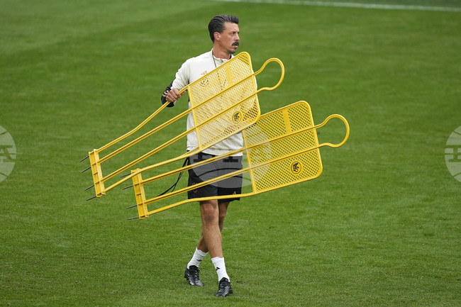 Помощник-треньорът на националния тим на Германия Сандро Вагнер е отказал оферта от Хофенхайм