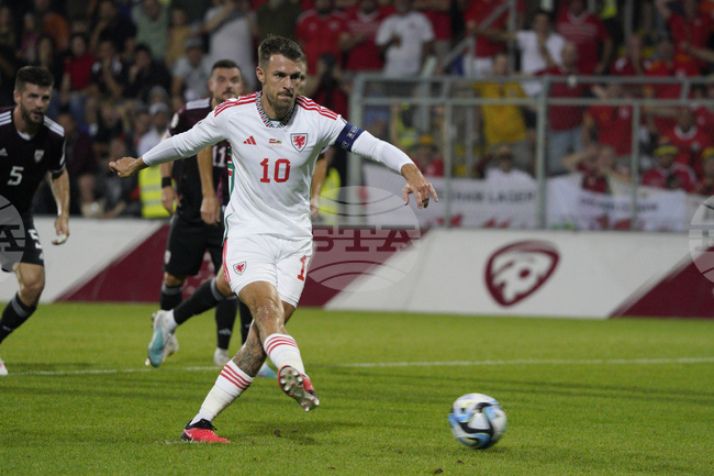 Аарън Рамзи заряза мениджърския пост в Кардиф Сити, за да играе в първенството на Мексико