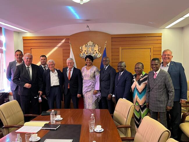 МЗХ: Министър Вътев и министърът на горското стопанство на Република Конго Розали Матондо обсъдиха възможностите за научно сътрудничество