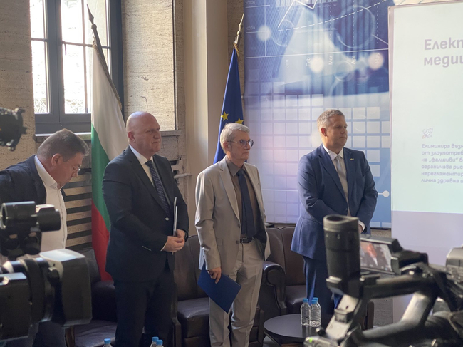 МЕУ: Отсъствията на учениците по медицински причини ще се извиняват по електронен път