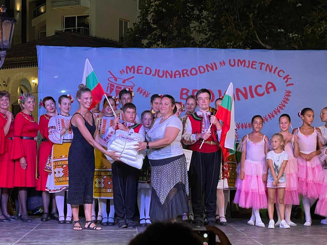 Община Хасково: Децата от Младежки център Хасково спечелиха специалната награда на Международния арт фестивал „Броеница“ в Черна гора 