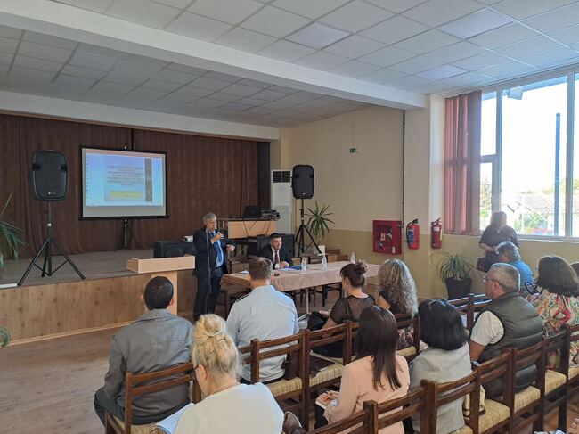 Областният управител на Разград Владимир Димитров поздрави директорите на образователни институции на ежегодното им съвещание преди новата учебна година