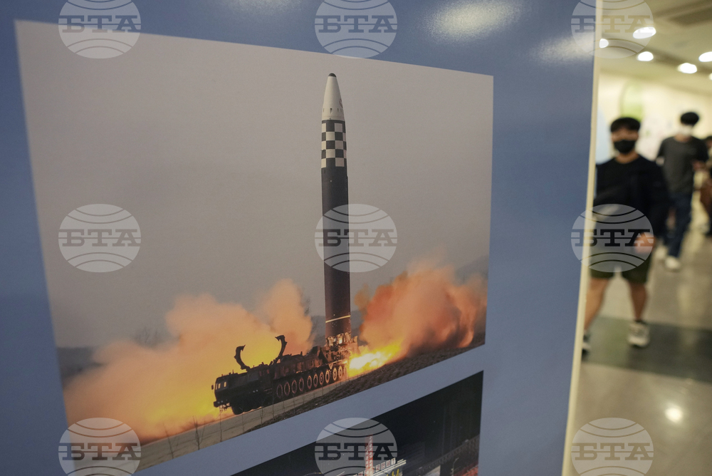 Северна Корея изстреля две предполагемо балистични ракети