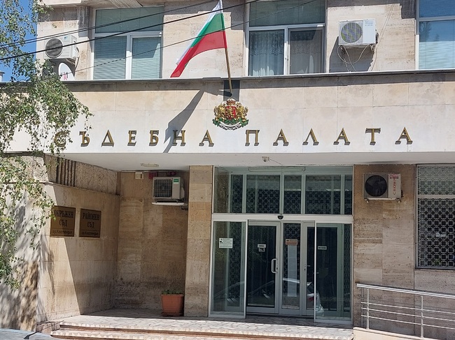Районният съд в Кюстендил наложи условно наказаниe "лишаване от свобода" и отне автомобила на водач, управлявал след употреба на алкохол
