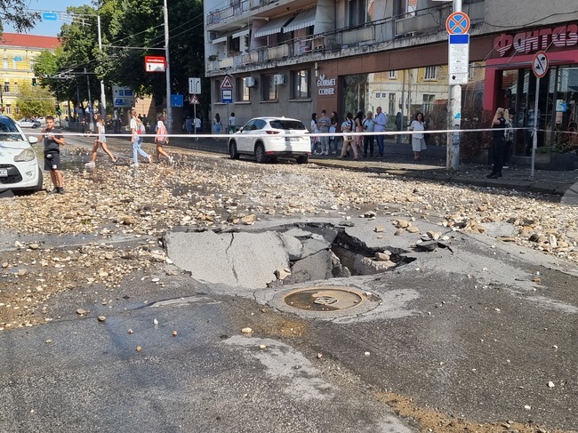 Плевен - авария - тръба с топла вода