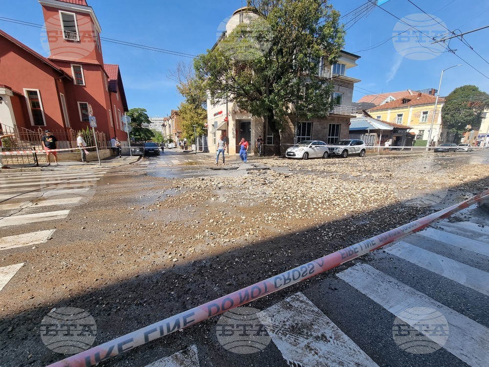 Плевен - авария - тръба с топла вода