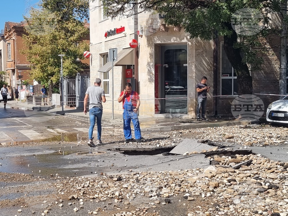 Плевен - авария - тръба с топла вода