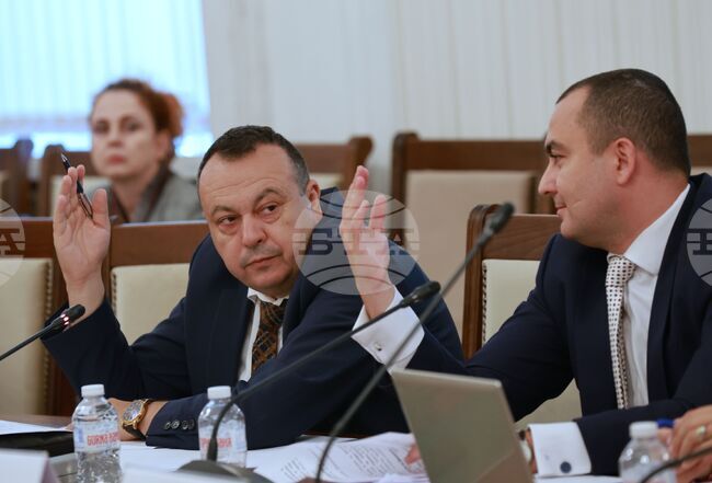 Парламент - Комисия по икономическа политика и иновации