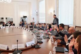 Парламент - Комисия по икономическа политика и иновации