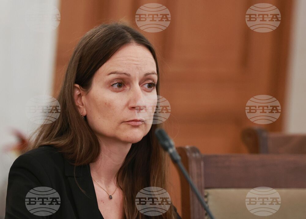 Служебният министър на икономиката сезира КЗП за стартиране на проверки на място в офисите на трите електроснабдителни дружества 