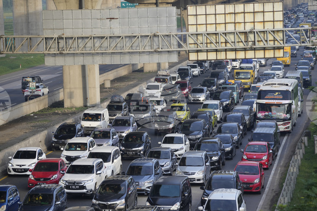 Шофьорите в Истанбул са прекарали 105 часа в задръствания миналата година, сочи проучване